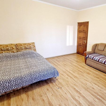 Apartment On Kravchuka, 11B ลุตสกาย ภายนอก รูปภาพ