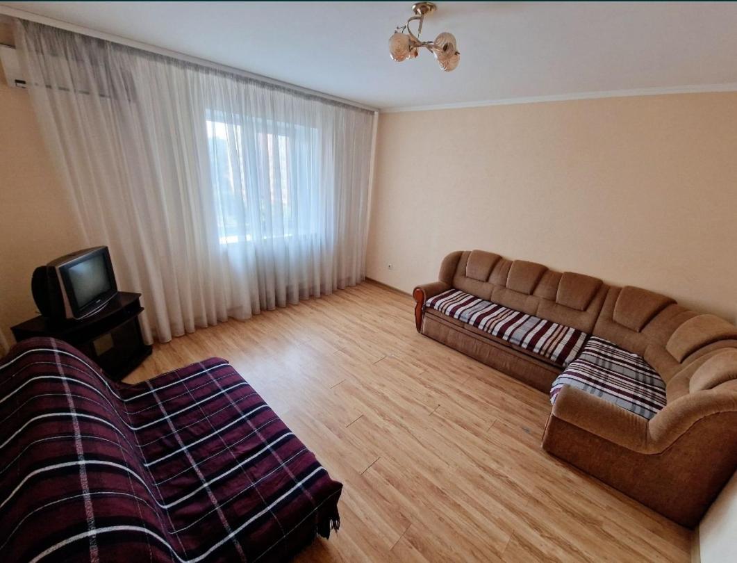 Apartment On Kravchuka, 11B ลุตสกาย ภายนอก รูปภาพ